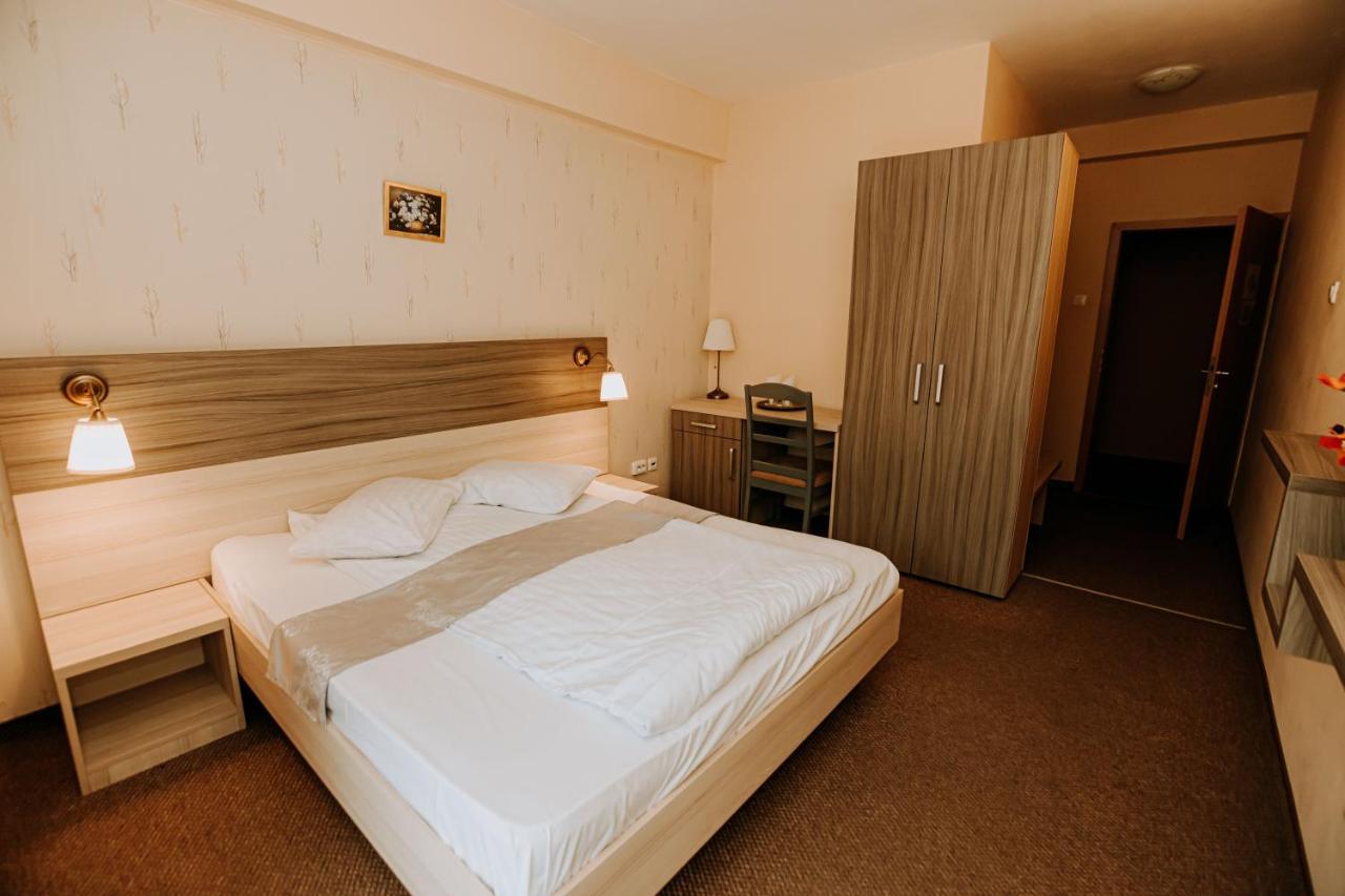 Guest House Lacul Linistit Menyháza Kültér fotó