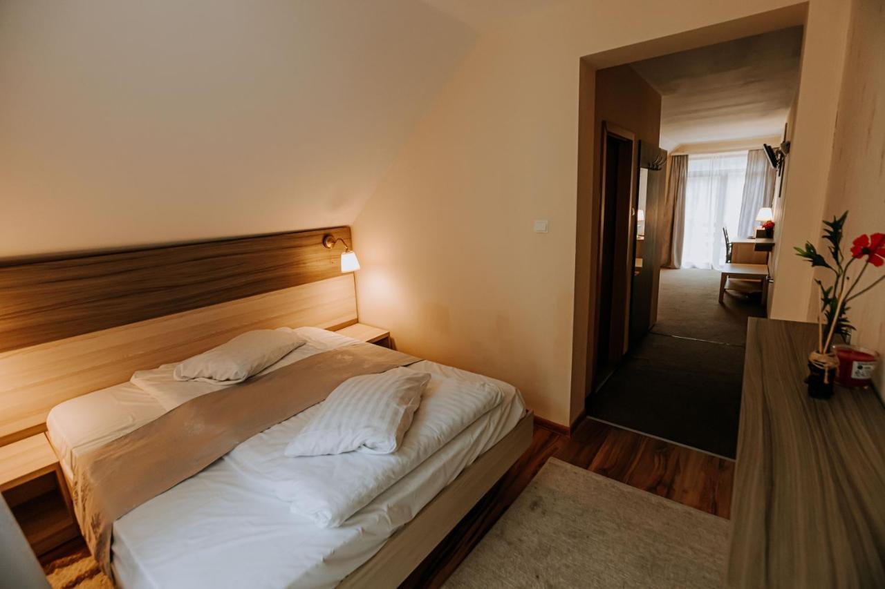 Guest House Lacul Linistit Menyháza Kültér fotó