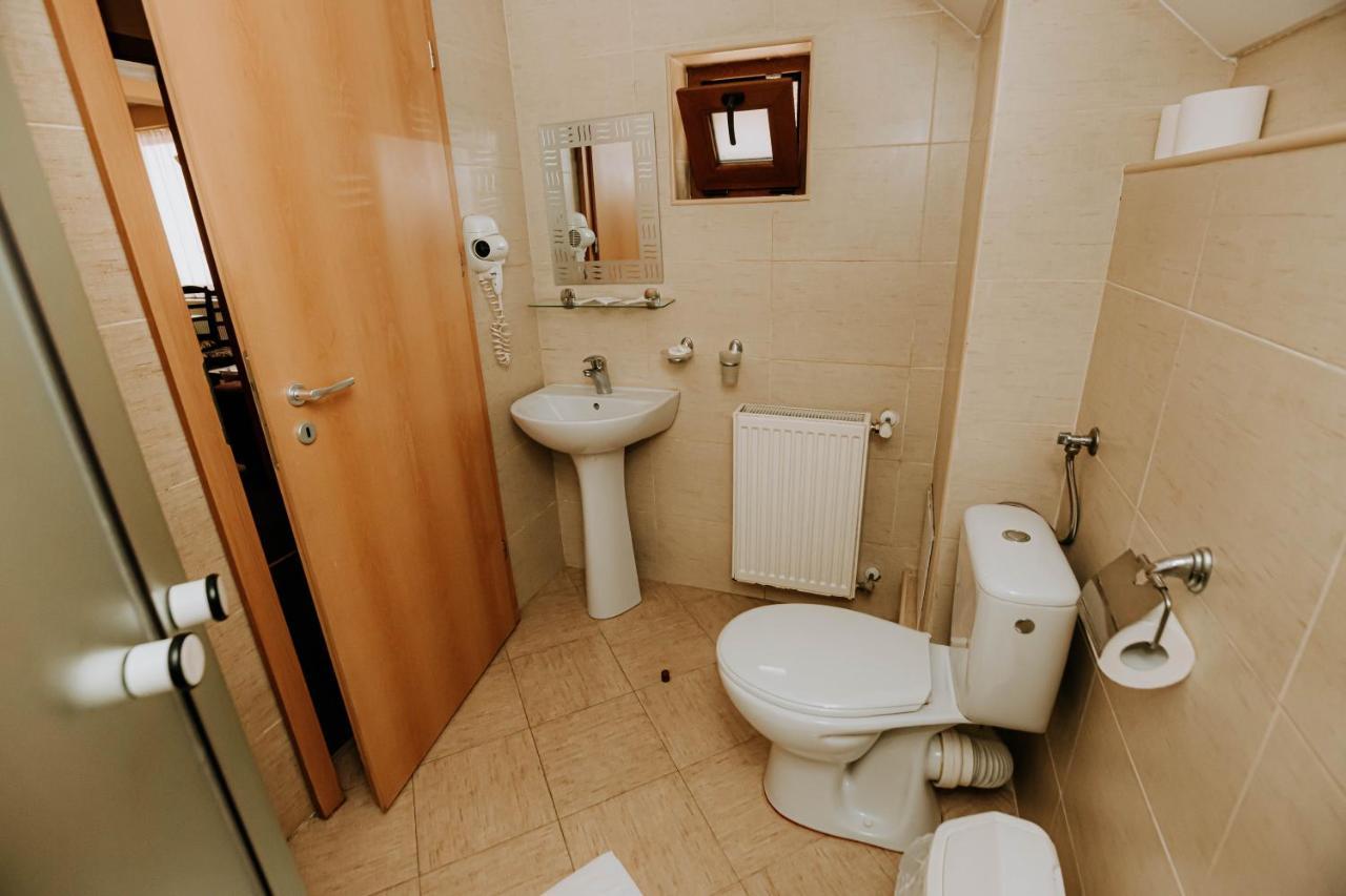Guest House Lacul Linistit Menyháza Kültér fotó