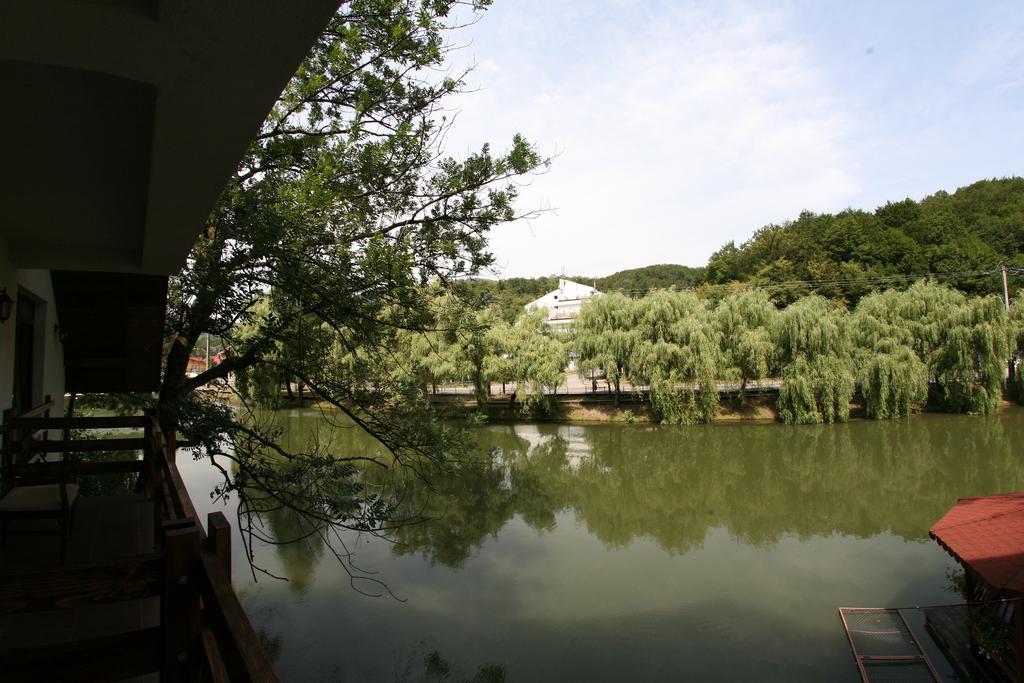 Guest House Lacul Linistit Menyháza Szoba fotó