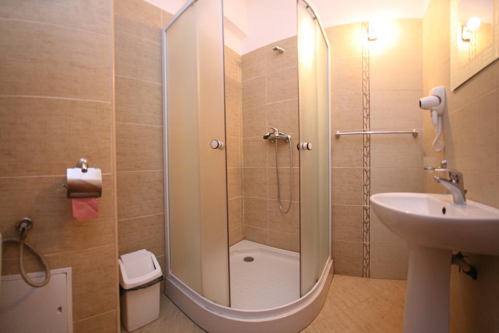 Guest House Lacul Linistit Menyháza Szoba fotó